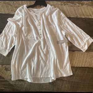 Chico’s White Top. *New